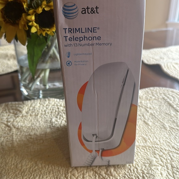 BRAND NEW AT&T TRIMLINE TELEPHONE WITH 13 NUMBER MEMORY - Picture 3 of 8